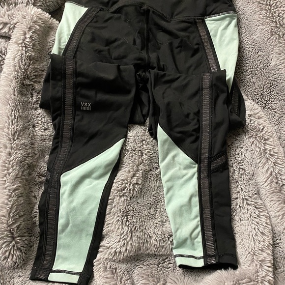 2/$25. EUC Medium VSX knockout leggings - Picture 2 of 5
